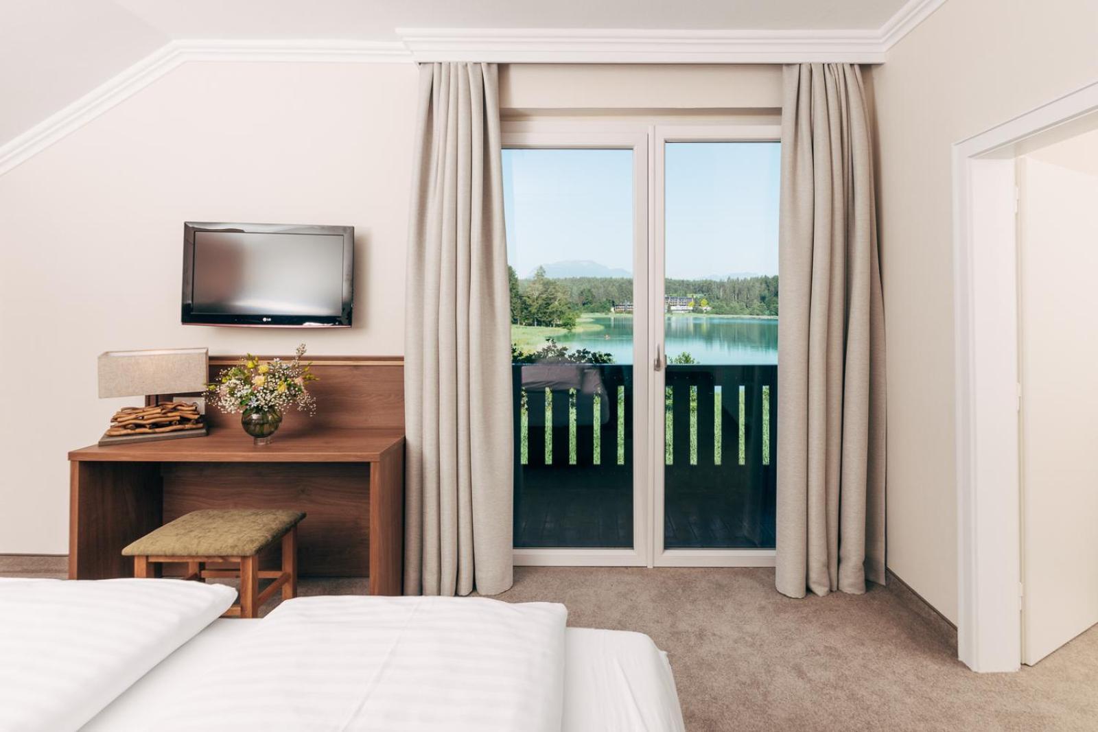 Inselhotel Faakersee ฟาคอัมซี ภายนอก รูปภาพ
